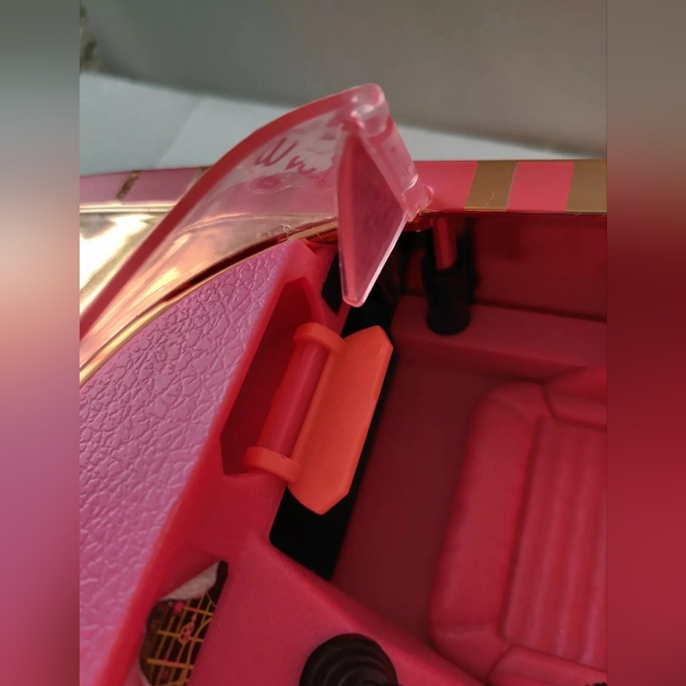 LOL Surprise Car-Pool Coupe Lights Work Batteries Not Included - Picture 8 of 10
